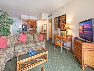 Sweeping Views From This 2 Bedroom Oceanfront Condo on Maui Sweeping Views From This 2 Bedroom Oceanfront Condo on Maui